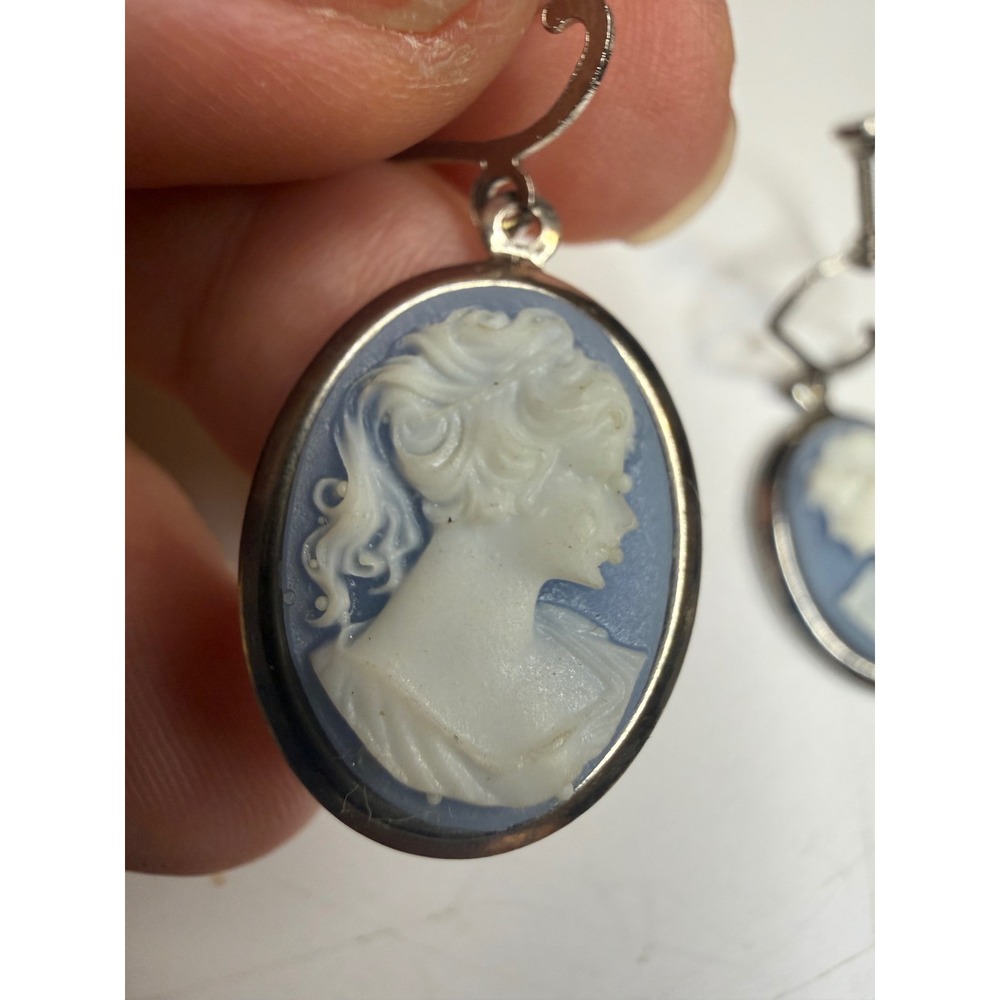 Vintage Blue and White Cameo Screw Back Drop Earrings Silver Tone Oval Classic